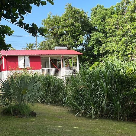 Grand Bungalow Avec Piscine Et Vue Mer Bouillante Bagian luar foto