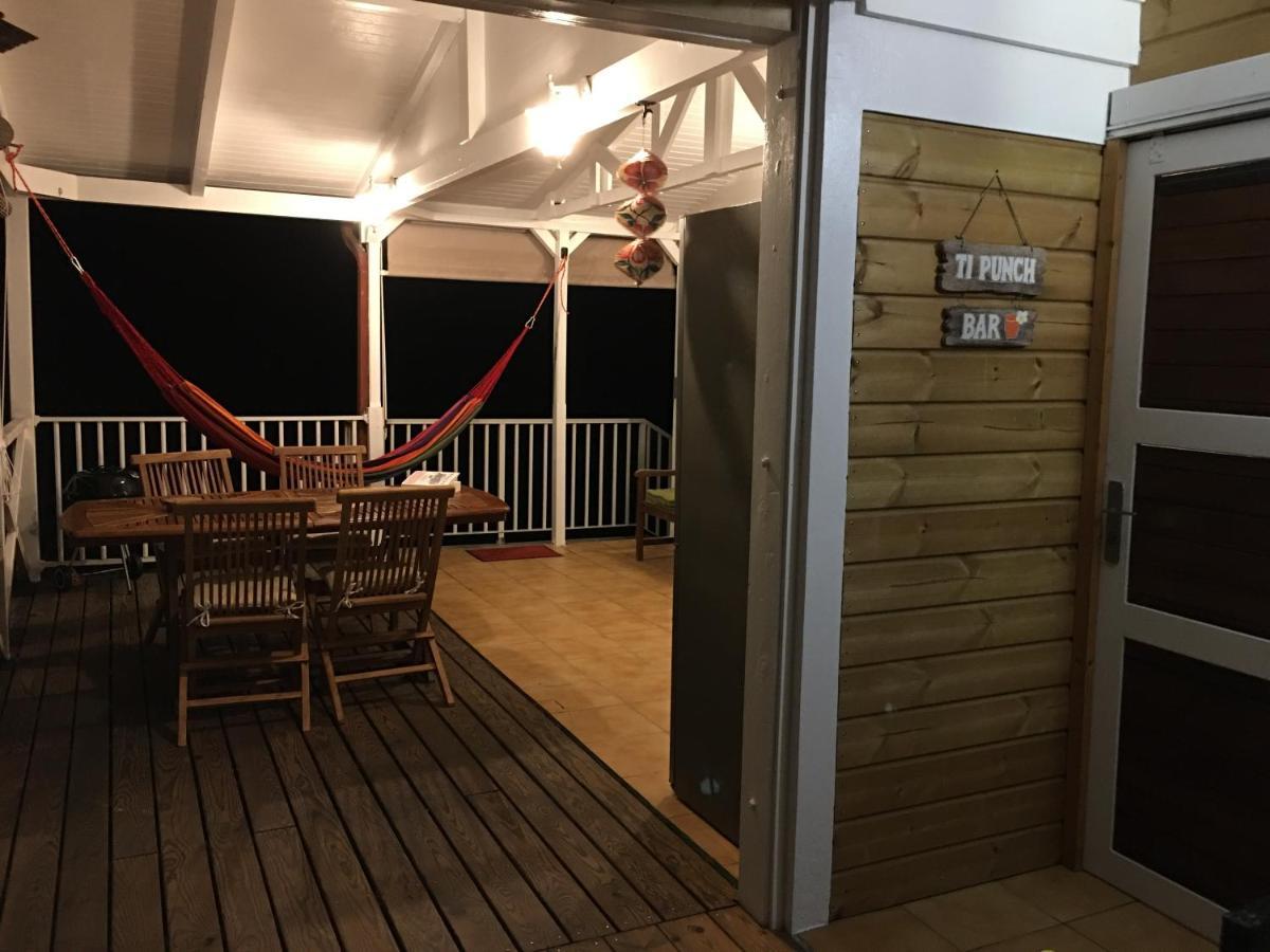 Grand Bungalow Avec Piscine Et Vue Mer Bouillante Bagian luar foto