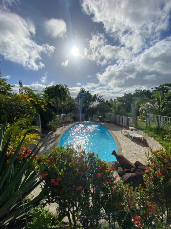 Grand Bungalow Avec Piscine Et Vue Mer Bouillante Bagian luar foto