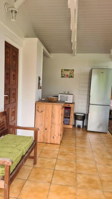 Grand Bungalow Avec Piscine Et Vue Mer Bouillante Bagian luar foto