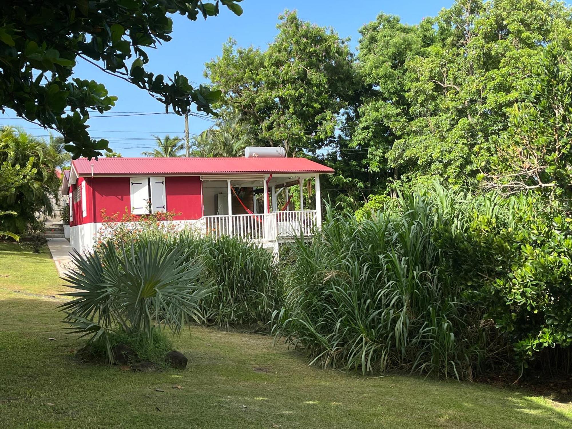 Grand Bungalow Avec Piscine Et Vue Mer Bouillante Bagian luar foto